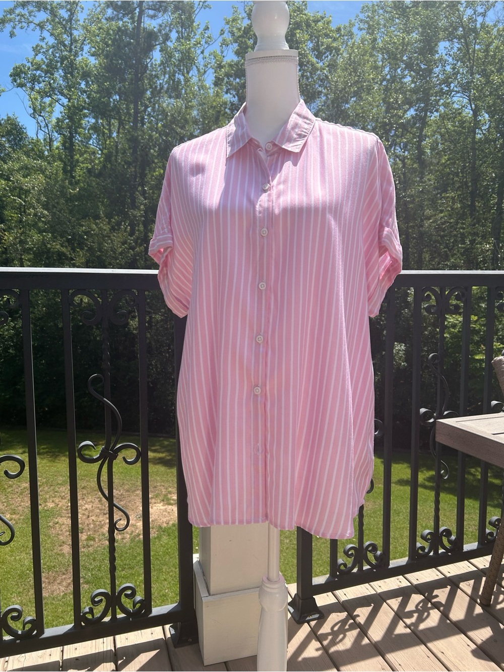 Light Pink Striped Women’s Short-Sleeve Button-Up Shirt XL